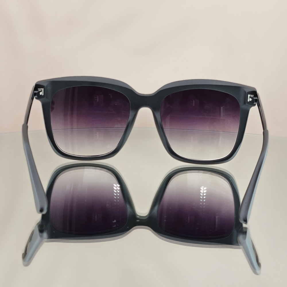 DIFF Sunglasses Hailey Square Matte Black Sharp G… - image 4